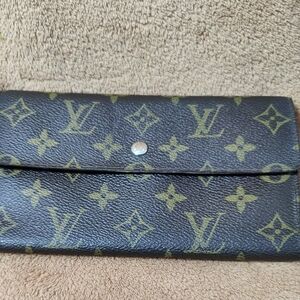 Louis Vuitton Monogram Key Holder - Black and Gold